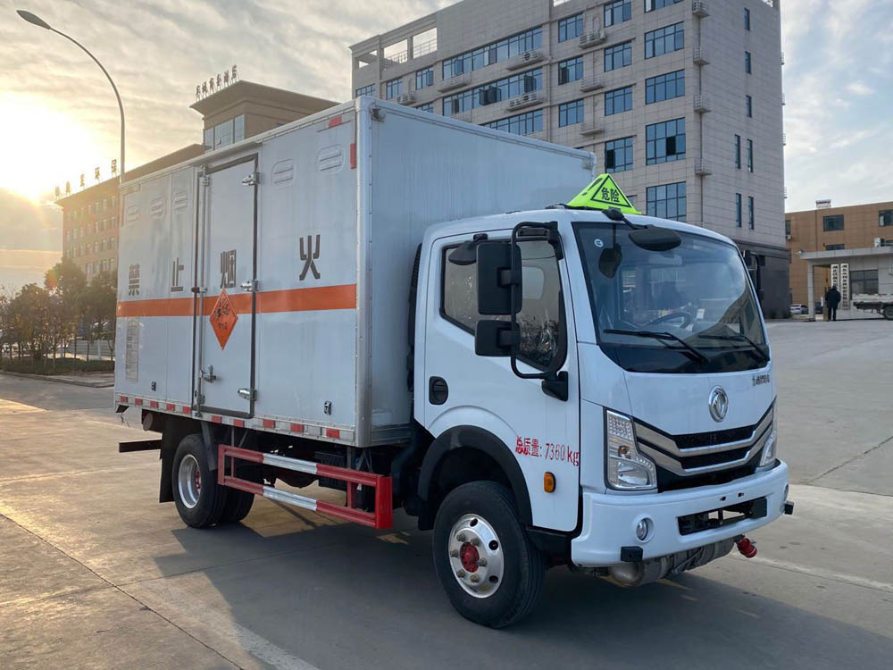楚勝牌CSC5075XQY6型爆破器材運輸車